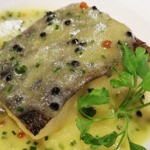 Bacalao confitado al pil pil de caviar